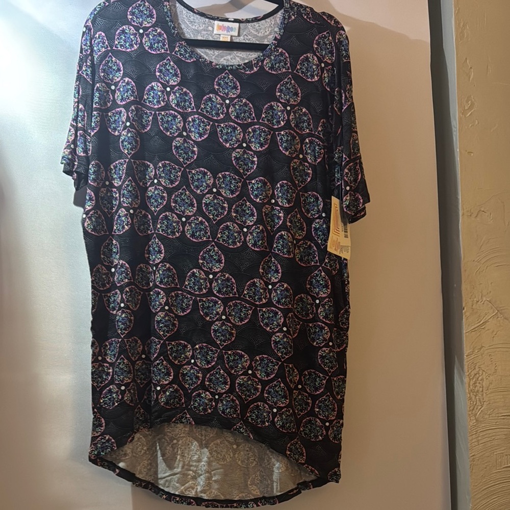 LuLaRoe Black and Purple Patterned Short Sleeve Top